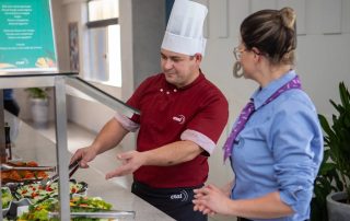 Diversidade e inclusão na operação: cozinha, equipes e gestão